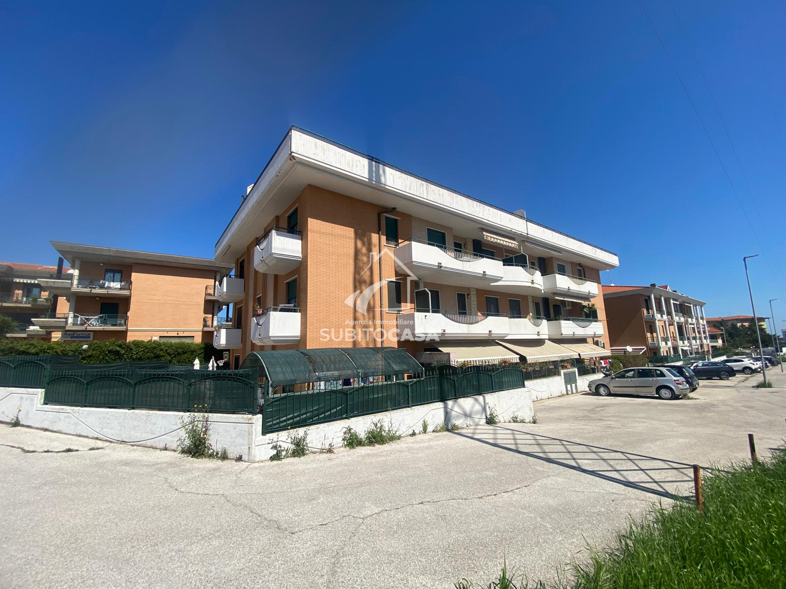 TERMOLI-Duplex con cantina e box